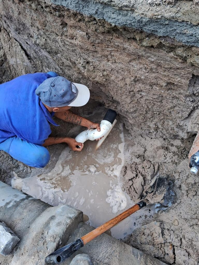 Obras de acessibilidade no centro de Búzios retira mais de 100 mil litros de esgotos/dia irregulares despejados nas redes pluviais
