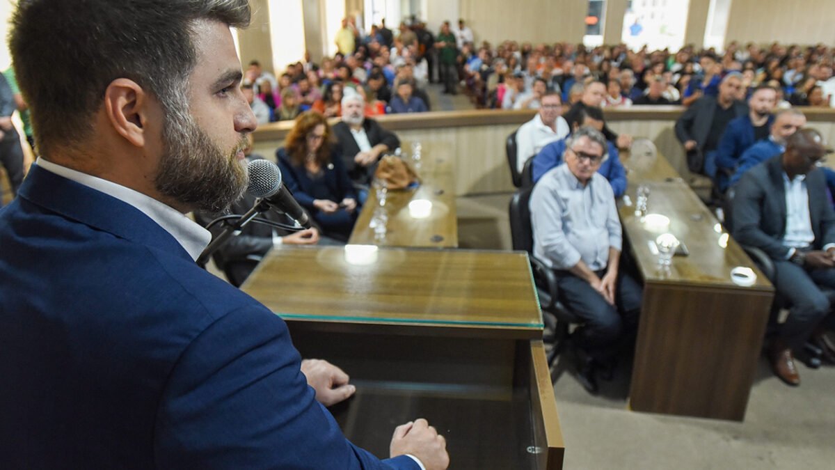 Campos: Prefeito Wladimir participa do seminário “TCE Presente” na Câmara de Vereadores