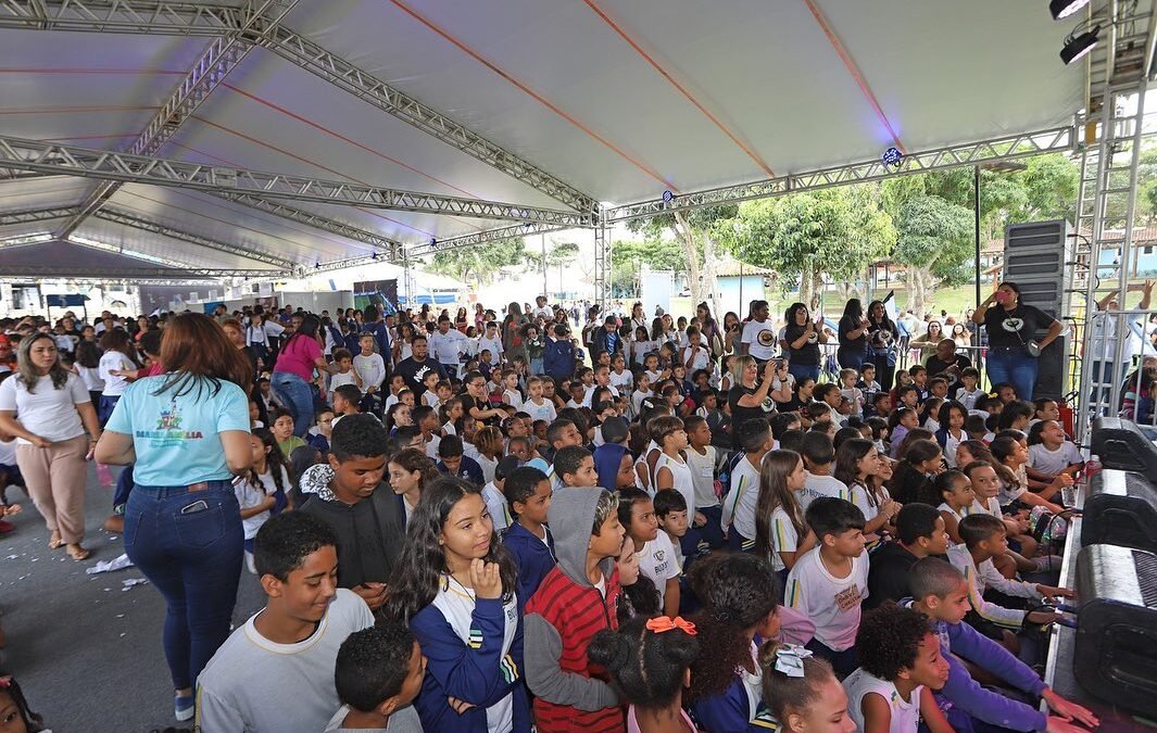 Búzios Celebra a Literatura: Festa Literária 2023 Promove Cultura e Leitura na Praça do Inefi