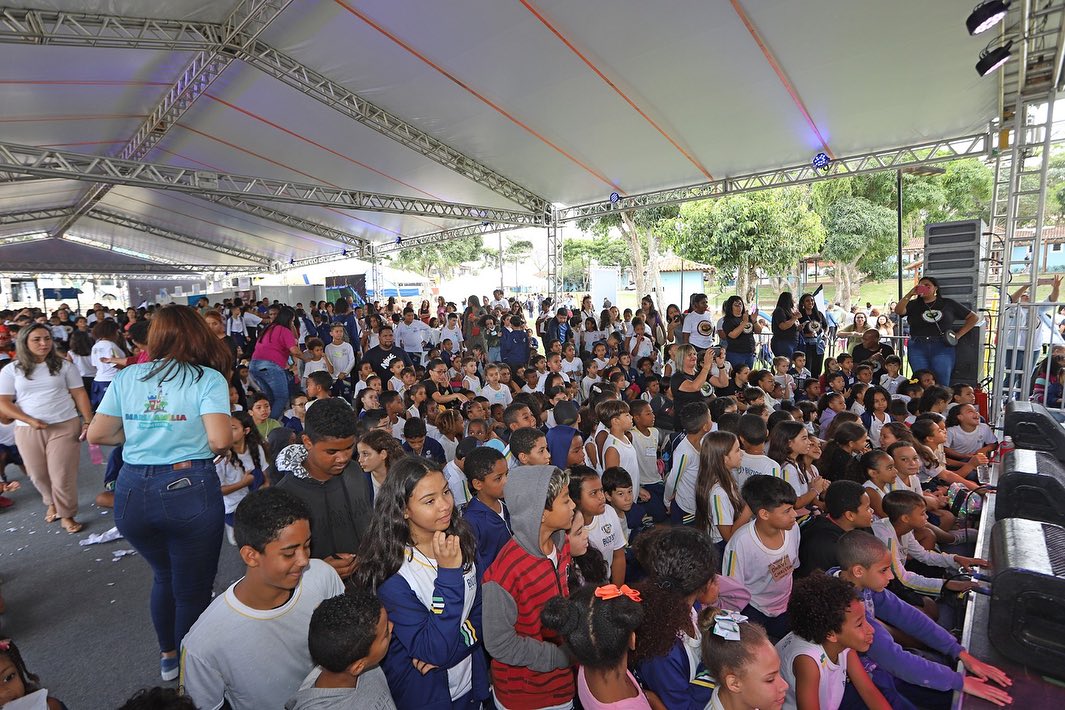 Búzios Celebra a Literatura: Festa Literária 2023 Promove Cultura e Leitura na Praça do Inefi