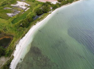 Praia das Pedras de Sapiatiba é aprovada para receber a Bandeira Azul em São Pedro da Aldeia