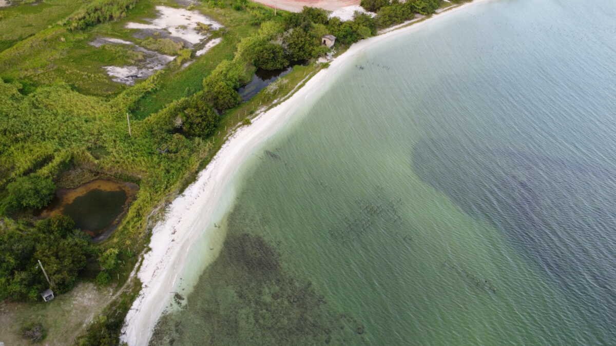 Praia das Pedras de Sapiatiba é aprovada para receber a Bandeira Azul em São Pedro da Aldeia