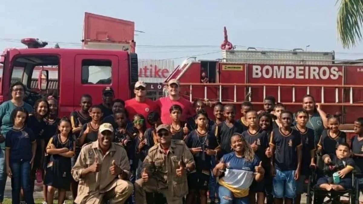 Alunos de escola pública de Araruama participam de ação interdisciplinar no Corpo de Bombeiros