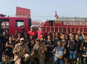 Alunos de escola pública de Araruama participam de ação interdisciplinar no Corpo de Bombeiros