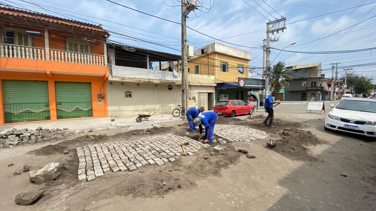 Prefeitura avança em ações de drenagem e pavimentação em bairros de Cabo Frio