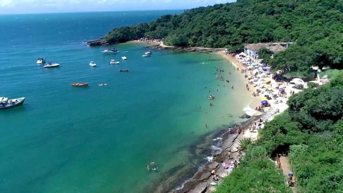 Búzios é a primeira cidade da Região dos Lagos a ter duas praias certificadas pelo Júri Internacional do Programa Bandeira Azul para temporada 23/24