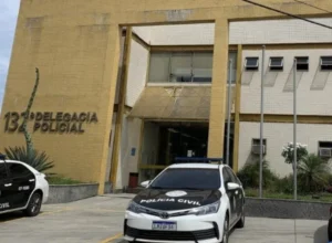Homem é baleado na Prainha, em Arraial do Cabo