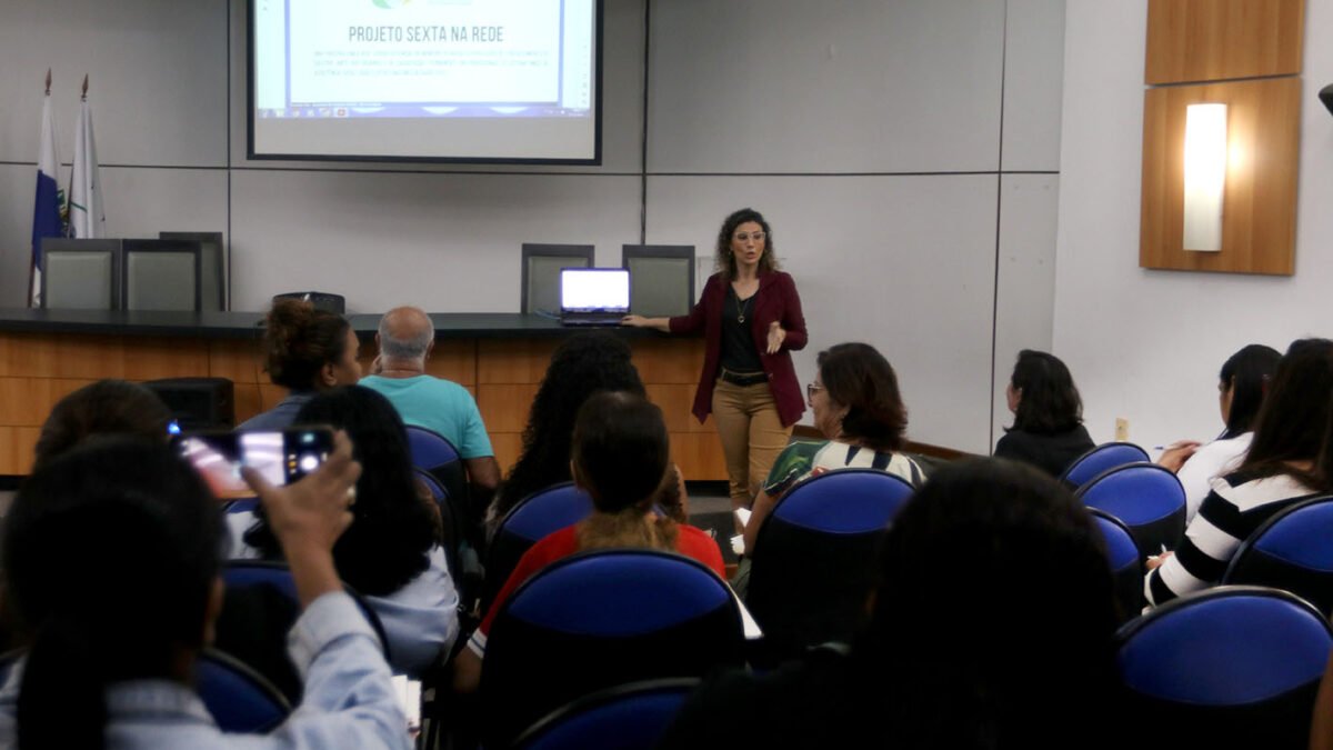 ‘Sexta na Rede’ capacita servidores da assistência social