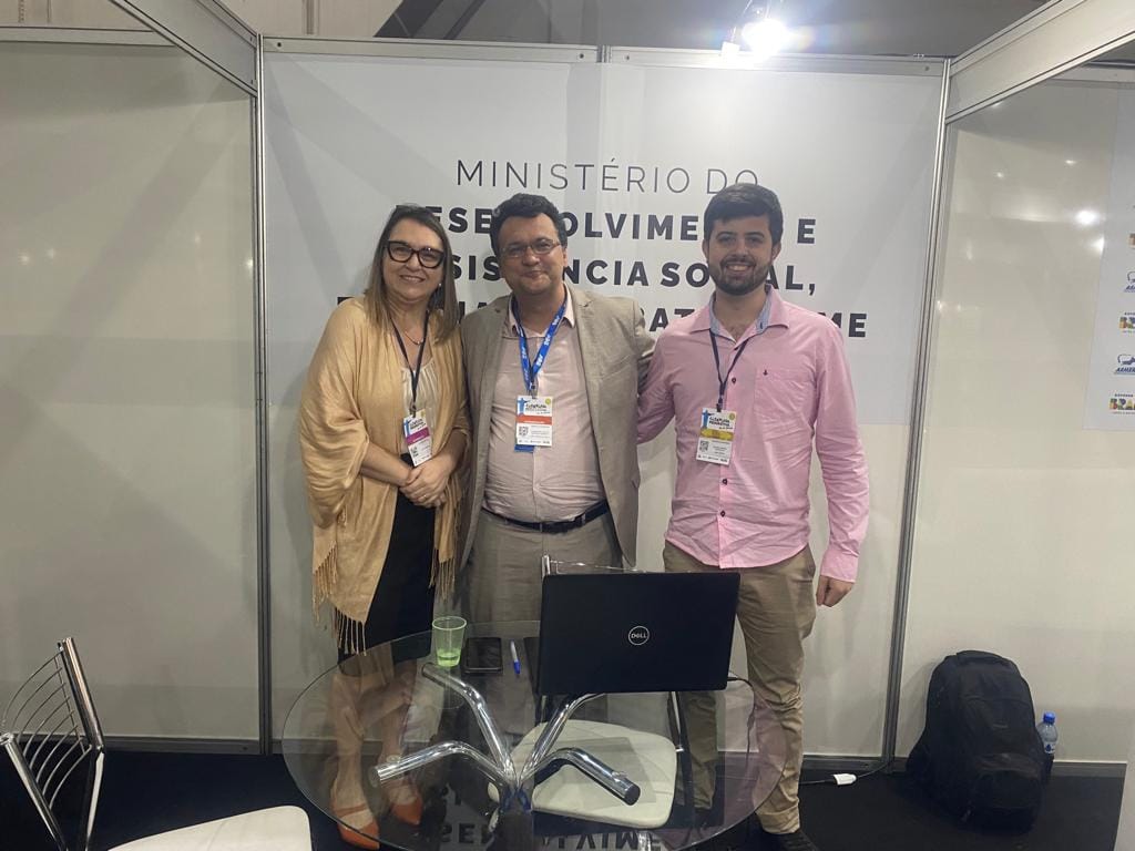 Bom Jardim – RJ: Vice-Prefeita Simone Capozi Participa Ativamente da Caravana Federativa no Rio de Janeiro