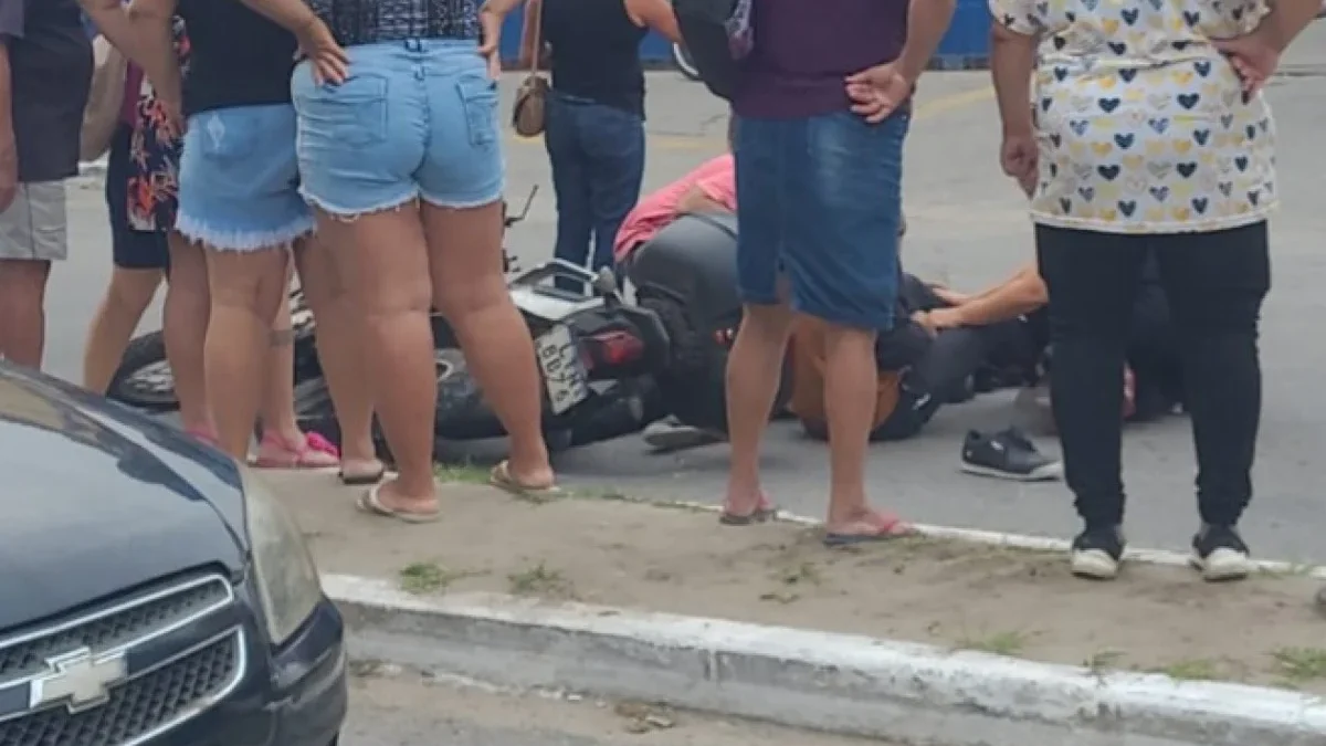 Acidente de trânsito deixa duas pessoas feridas em Cabo Frio