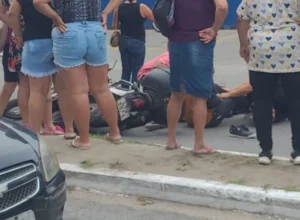 Acidente de trânsito deixa duas pessoas feridas em Cabo Frio