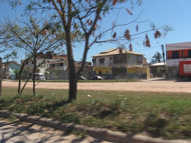 Violência em Rio das Ostras deixa dois mortos e um gravemente ferido após tiroteio em bar