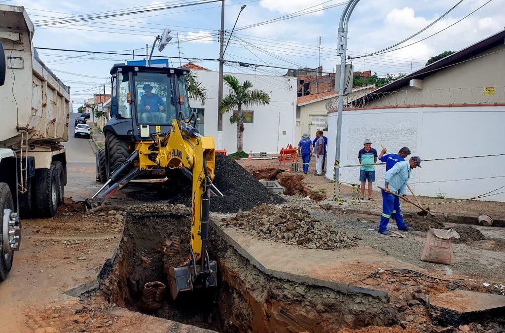PREFEITURA TROCA TRECHOS DE GALERIAS PARA AMPLIAR VAZÃO DA ÁGUA NA VISCONDE