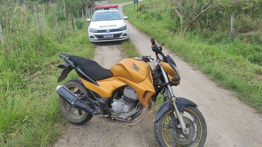 Motocicleta roubada é recuperada por policiais militares em Rio das Ostras