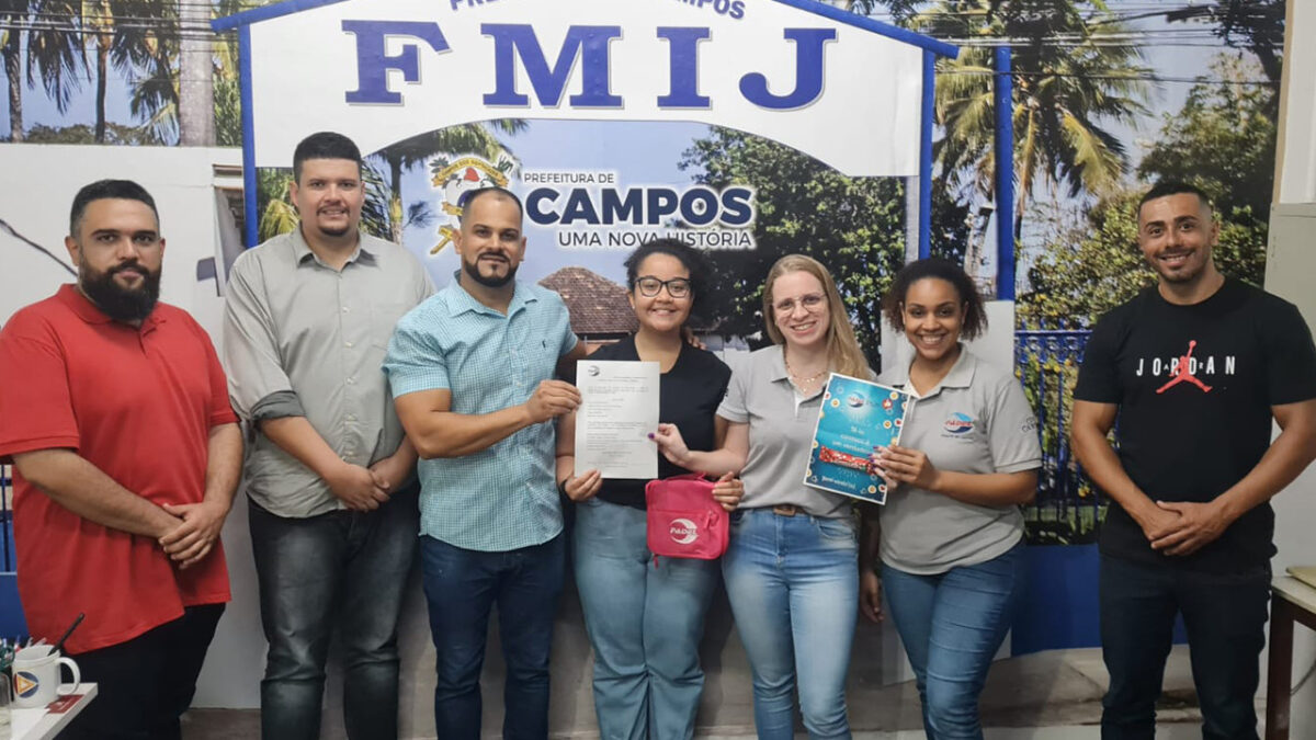 Aluna de Informática do Programa Qualifica Jovem da FMIJ no mercado de trabalho