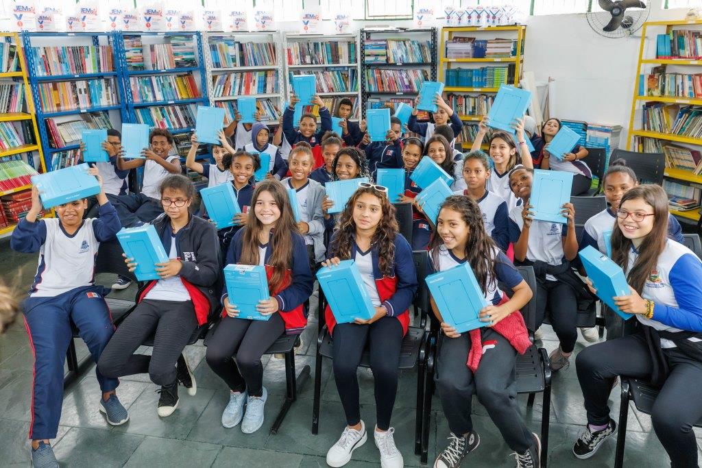 Prefeitura entrega tablets aos alunos do GEO Rose Dalmaso/Cedal, em São Pedro