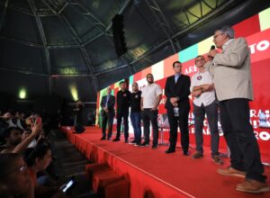 Ministro Alexandre Padilha visita Festa Literária Internacional de Maricá