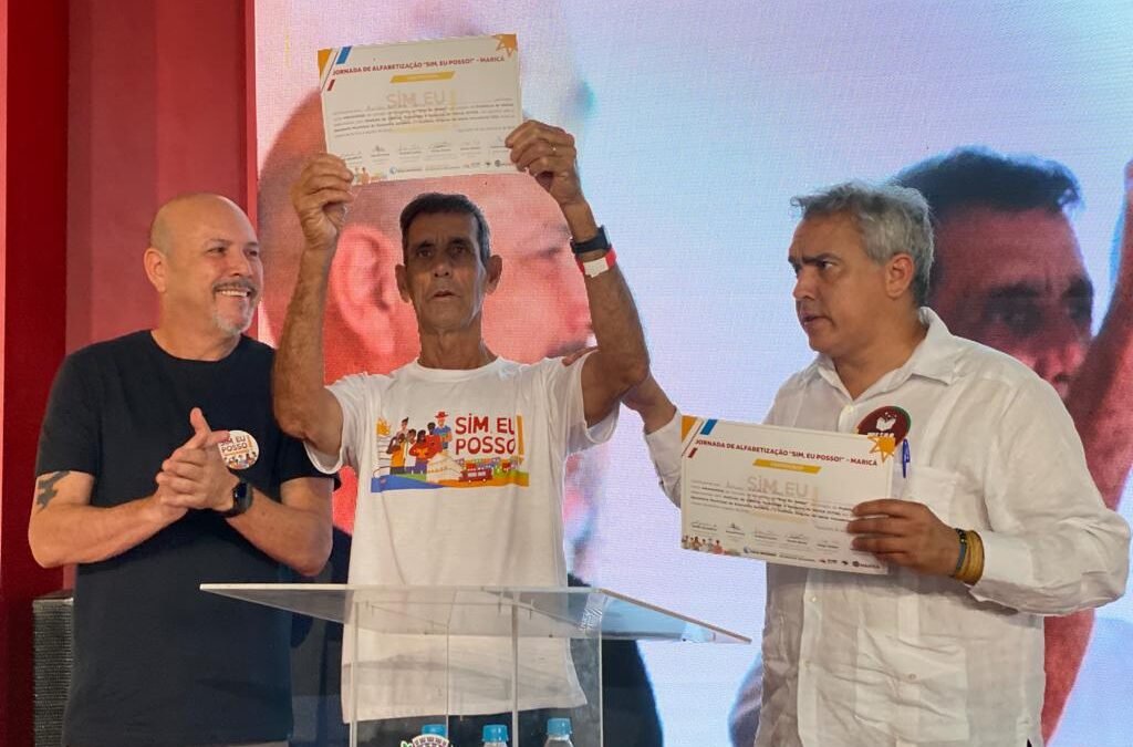 Maricá alfabetiza 1.067 alunos entre jovens, adultos e idosos