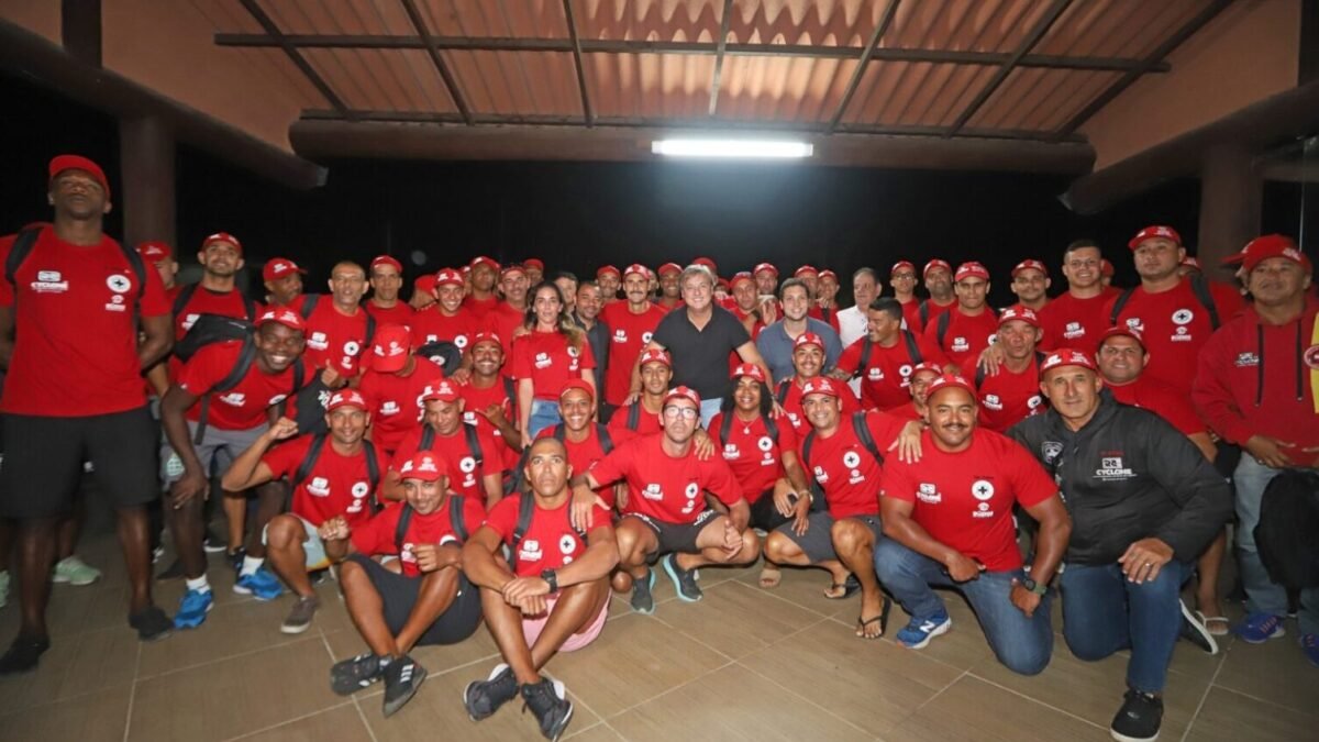 Guarda-vidas de Búzios recebem novos uniformes