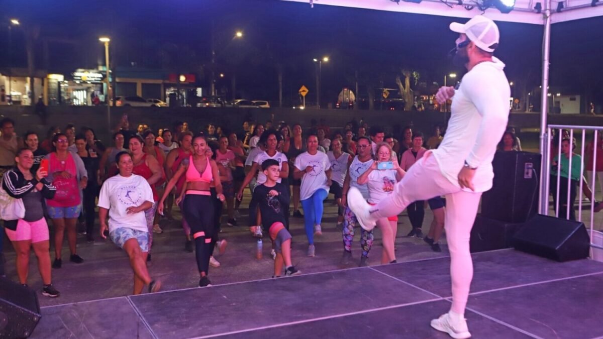ulão dos projetos Mulher em Movimento + Empoderadas atrai dezenas de pessoas na praça Tia Uia