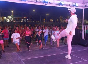 ulão dos projetos Mulher em Movimento + Empoderadas atrai dezenas de pessoas na praça Tia Uia