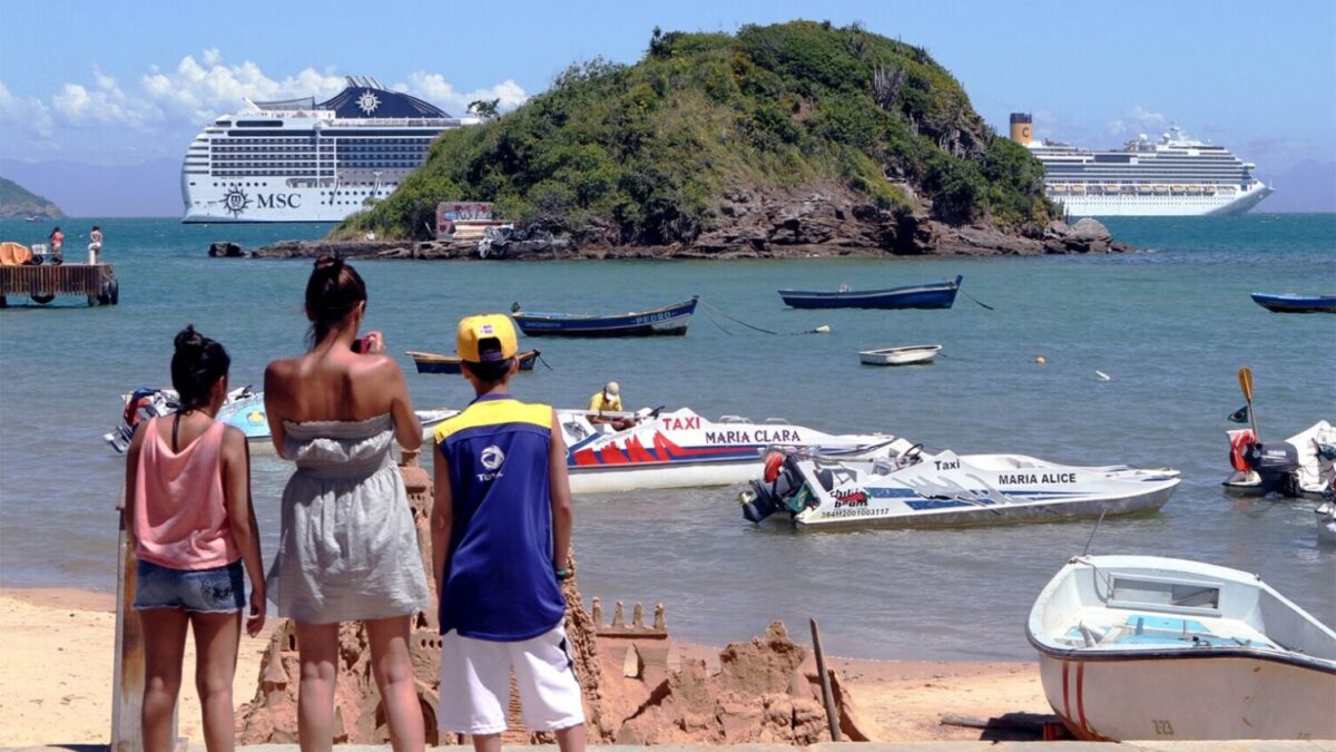 Primeiro navio de turismo da temporada 23/24 chega a Búzios neste sábado