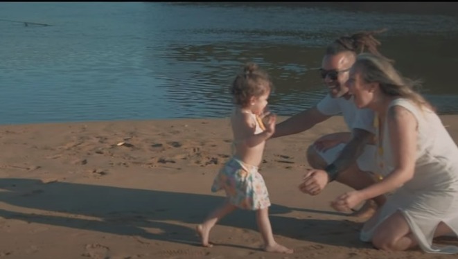 Xandão Tavares Encanta com a Canção “A Paz” e Comove com a Presença de Sua Família no Clipe