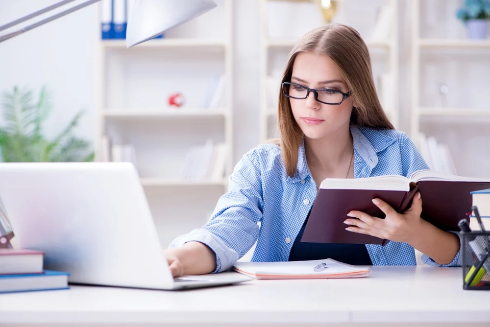 Mais de 80% dos alunos de licenciatura estão em cursos a distância