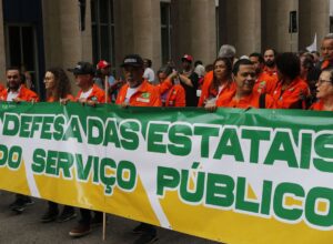 Ato pela Petrobras e pelas estatais reúne diversas categorias no Rio