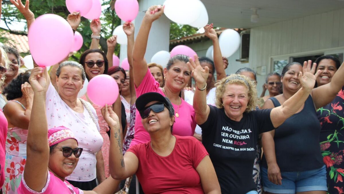 Araruama realiza grande ação do “Outubro Rosa” para alertar sobre a prevenção ao câncer de mama em unidades de saúde