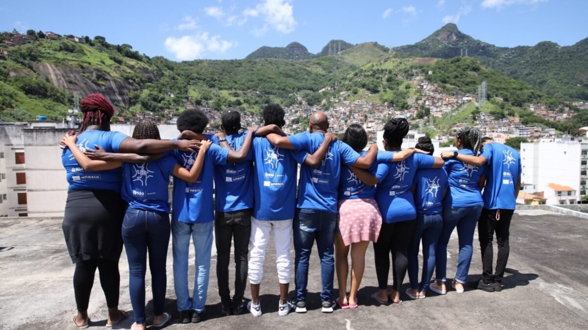 Pesquisa inédita feita por jovens apresenta radiografia de favelas cariocas