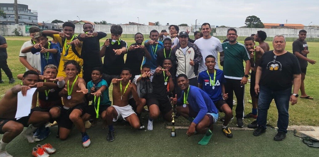 Escola Municipal vence torneio de futebol sub-15 no Estádio Correão, em Cabo Frio