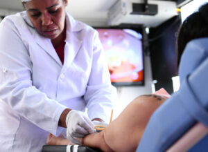 População de Campos atende chamado e comparece para doar sangue na unidade móvel