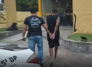 Foragido por roubo é preso em Cabo Frio
