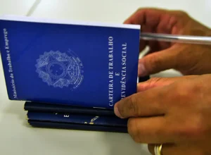 Brasil gera mais de 190 mil postos com carteira assinada em outubro