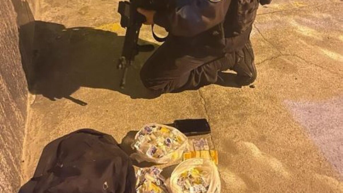 Três adolescentes são apreendidos com drogas em Araruama