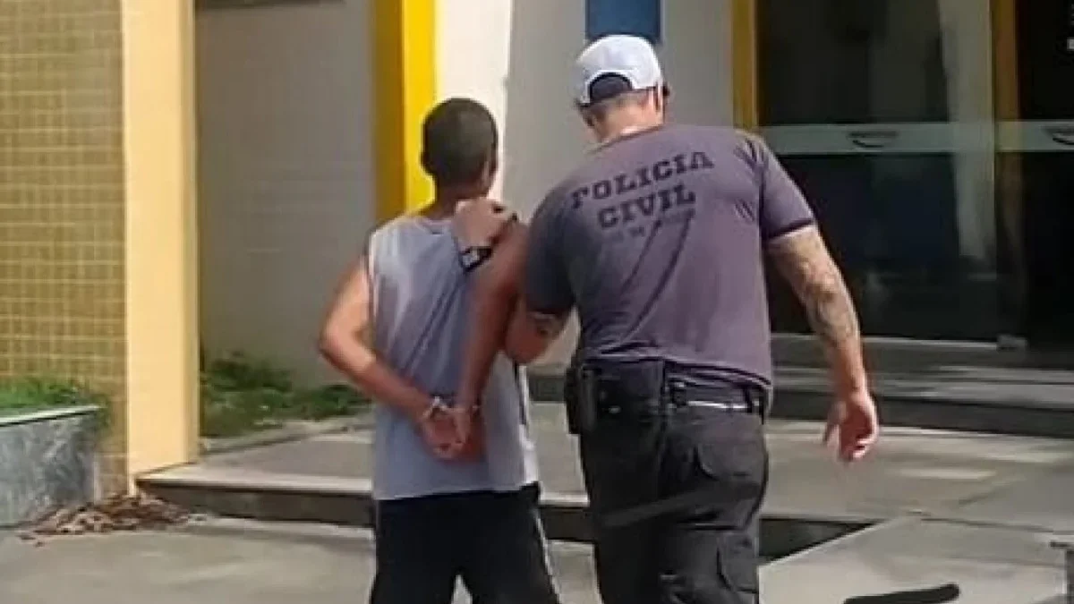 Menor é apreendido por envolvimento com o tráfico de drogas em Araruama