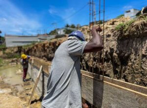 Prefeitura aldeense segue com obra de construção da praça da Colina