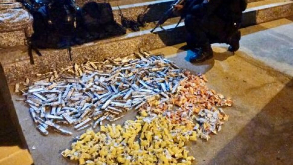 Grande quantidade de drogas é apreendida pela PM no bairro Bananeiras, em Araruama