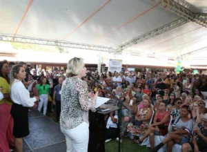 Um dos maiores eventos políticos da Região dos Lagos mostra força do casal Lívia e Chiquinho da Educação em Araruama