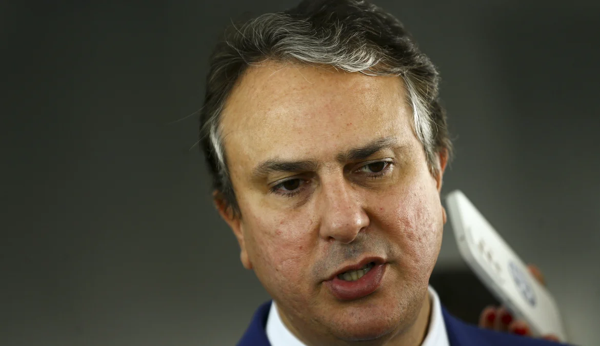MEC descarta cancelamento do Enem após vazamento de provas