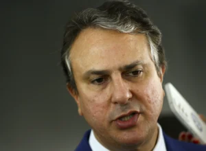 MEC descarta cancelamento do Enem após vazamento de provas