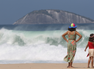 Praias do Rio de Janeiro continuam sob risco de fortes ondas