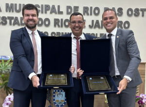 Sessão Solene da Câmara Municipal de Rio das Ostras homenageia pessoas importantes para o município