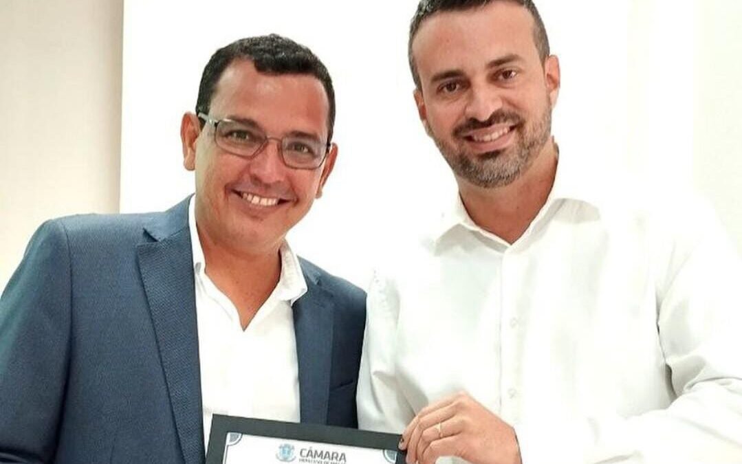 Vereador Maurício BM recebe Moção de Aplausos da Câmara Municipal de Macaé