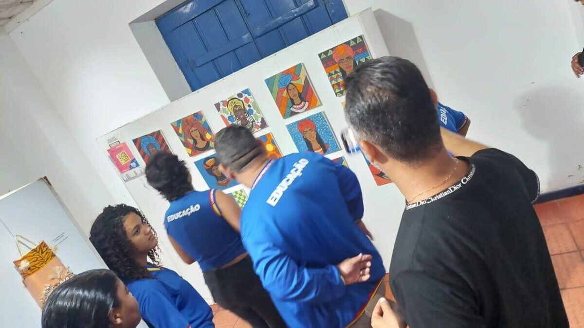 Alunos do EJA expõem trabalhos de pintura na Casa de Casimiro de abreu, em Barra de São João