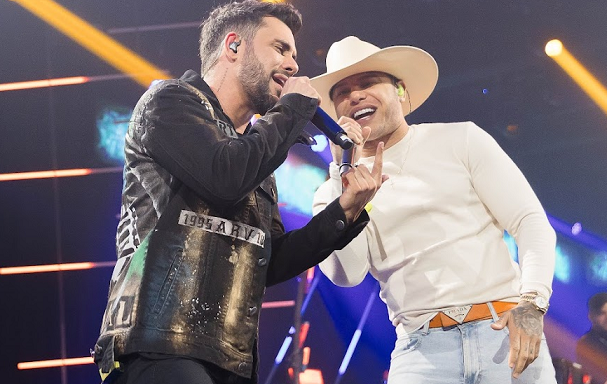 Léo Pires e Tierry juntos na chiclete “Chifre em Braile”