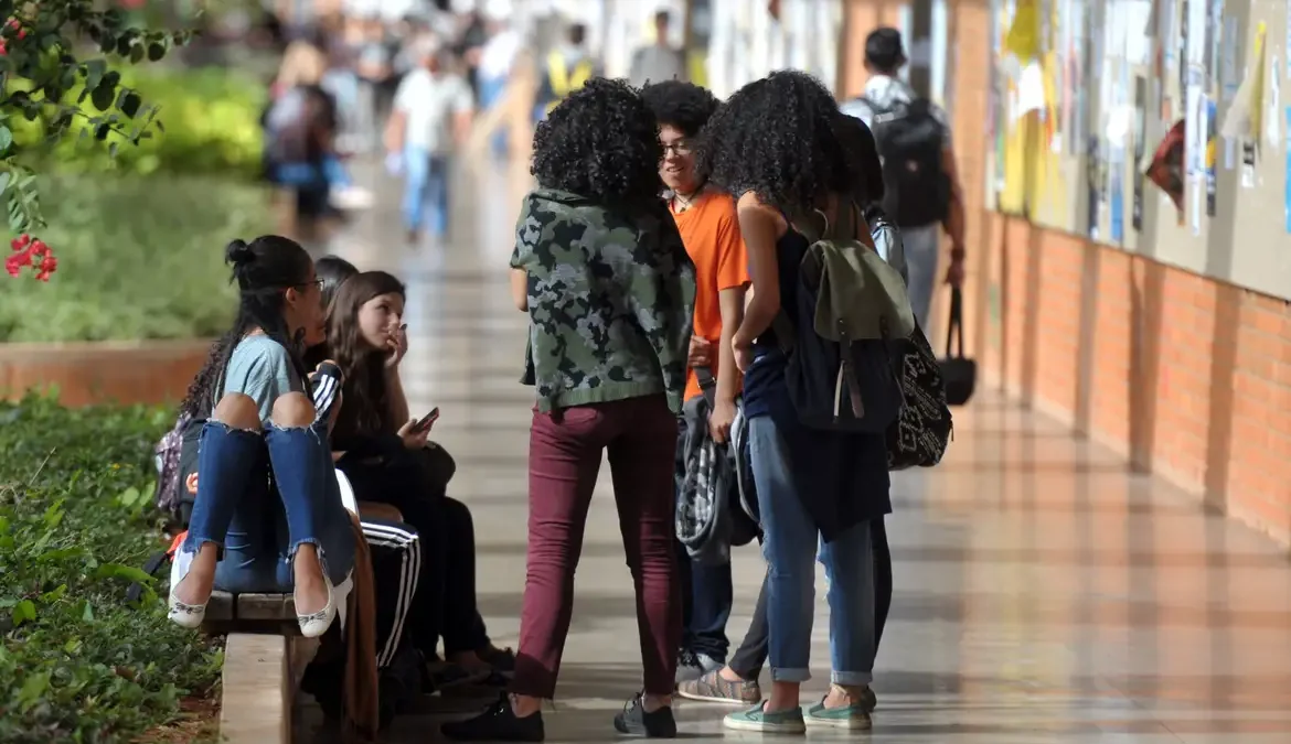 Pesquisa aponta desigualdades entre negros e brancos na educação