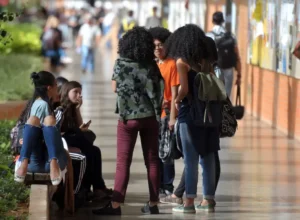 Pesquisa aponta desigualdades entre negros e brancos na educação