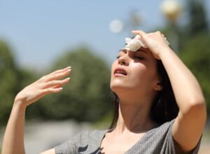 Hidratação Sob o Sol: Cuidados Essenciais para Enfrentar o Calor com Saúde